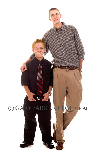Sean Kongs, at 5'  the tallest achondroplastic dwarf I've ever met - possibly the tallest legitimate dwarf in the world - with 6'11" brother Ryan.  Sean & Ryan's Dad is 6'9".  These guys got  a double dose of genetics!  