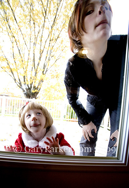 Kenadie (age 4) and Mom press their noses on the window